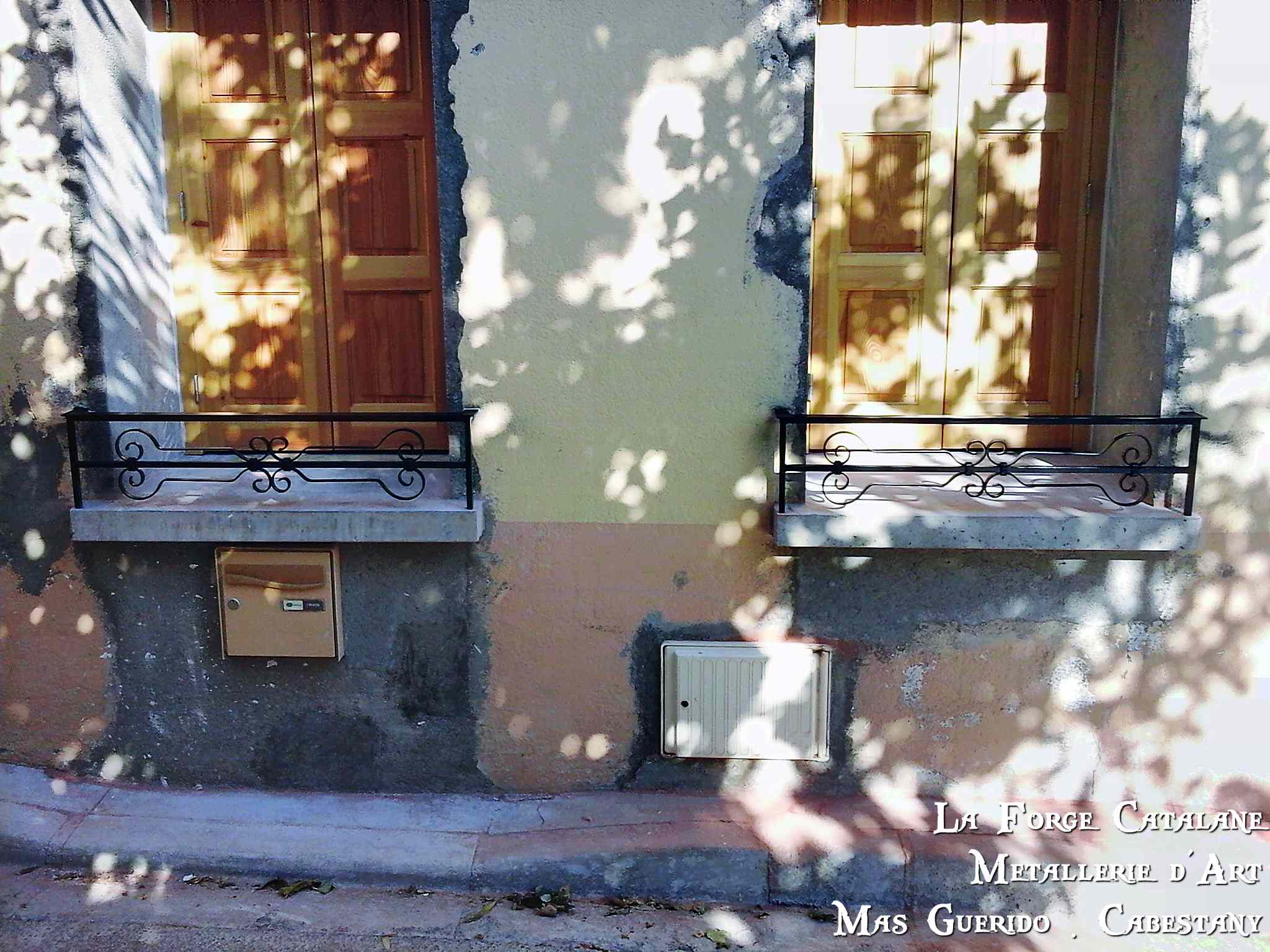 balconettes volutes forge catalane.jpg